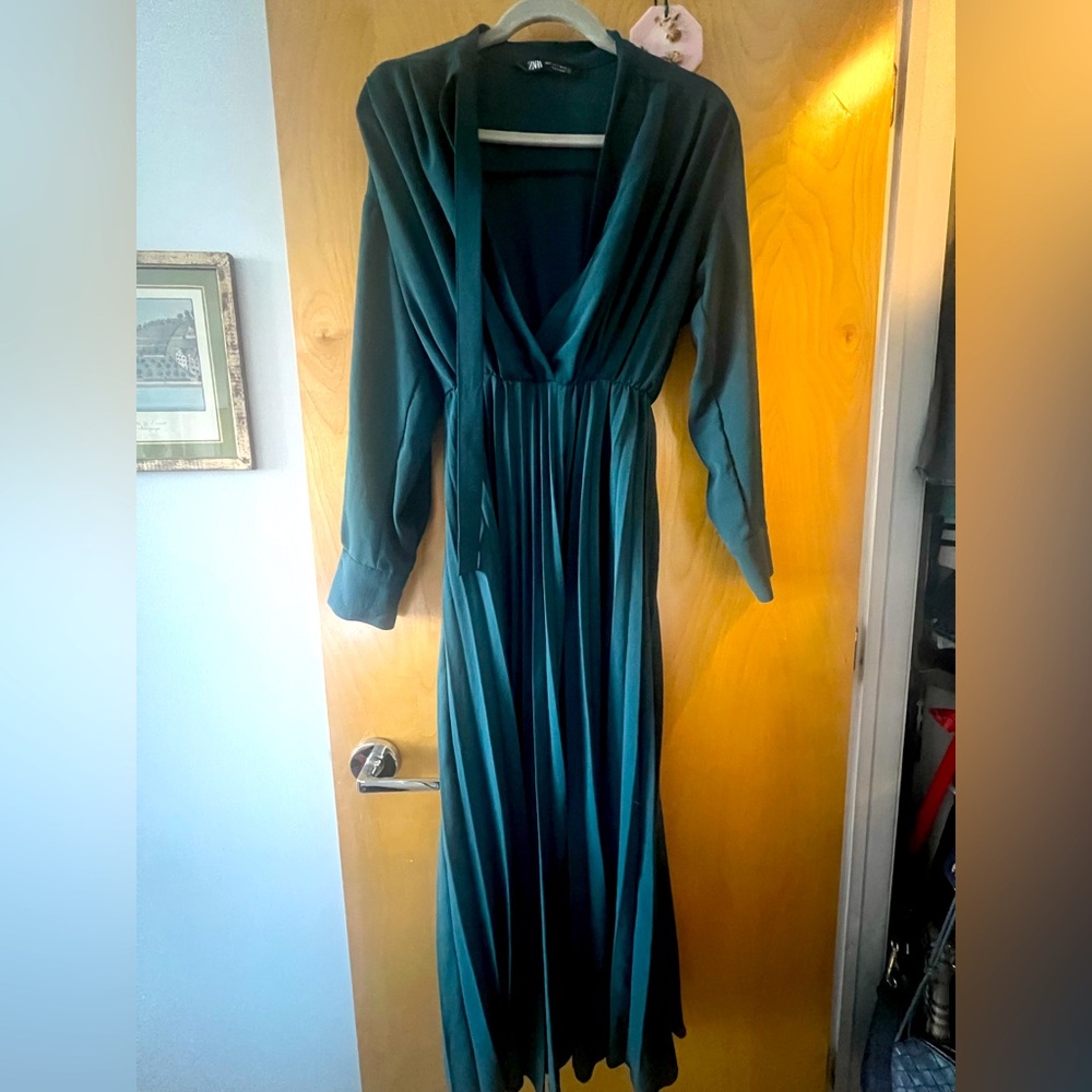 Zara evergreen long sleeve pleated dress size M